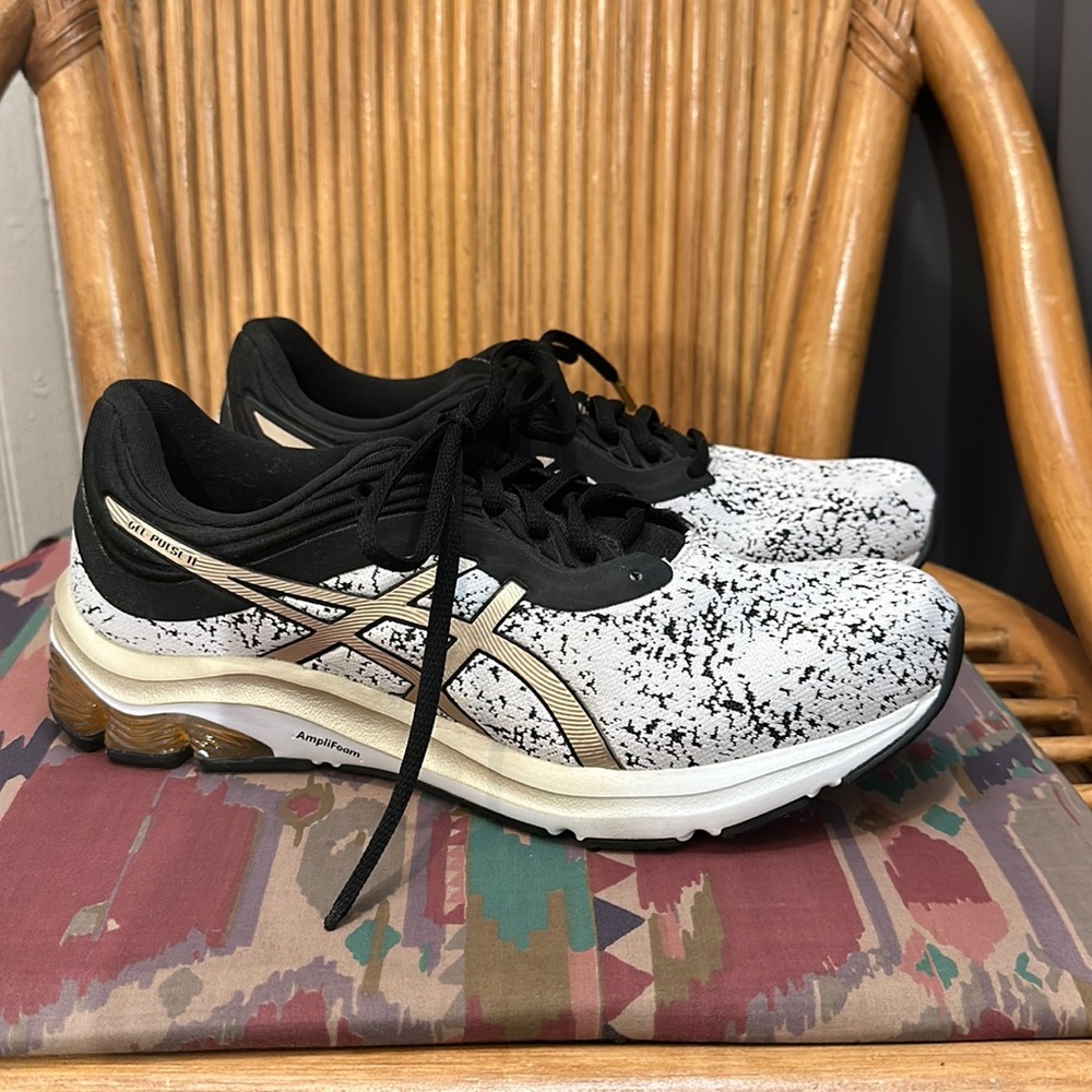 Never worn Size 8.5 ASICS Gel-Pulse 11 black, white, and gold